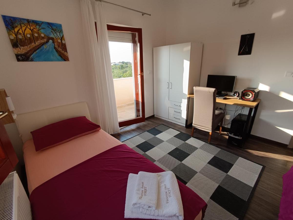 Holiday home Toket - 6+2 Person *