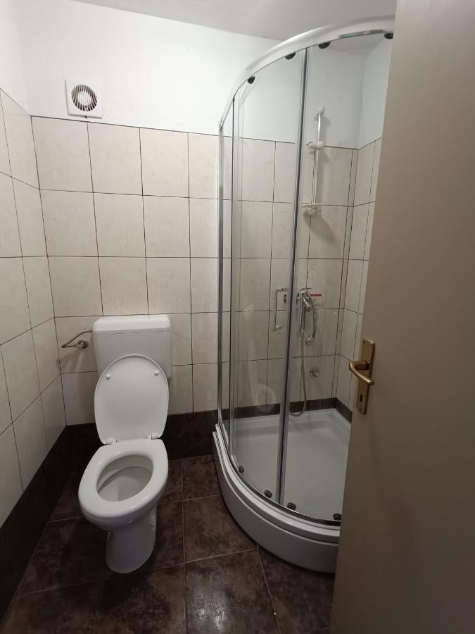 Toket - 6+2 Person *