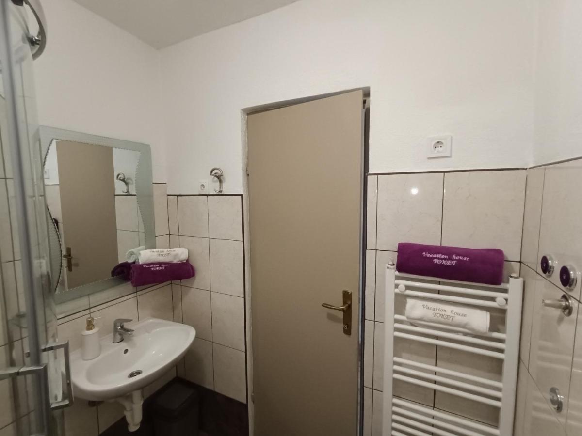 Holiday home Toket - 6+2 Person