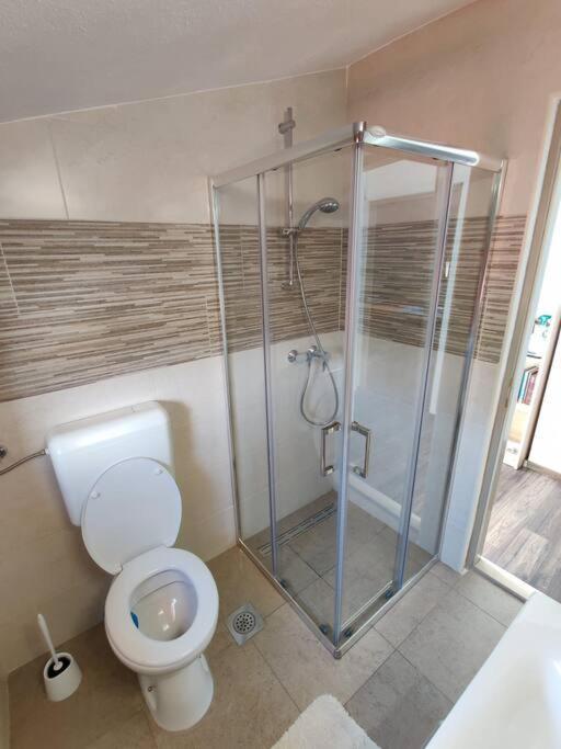 Toket - 6+2 Person *