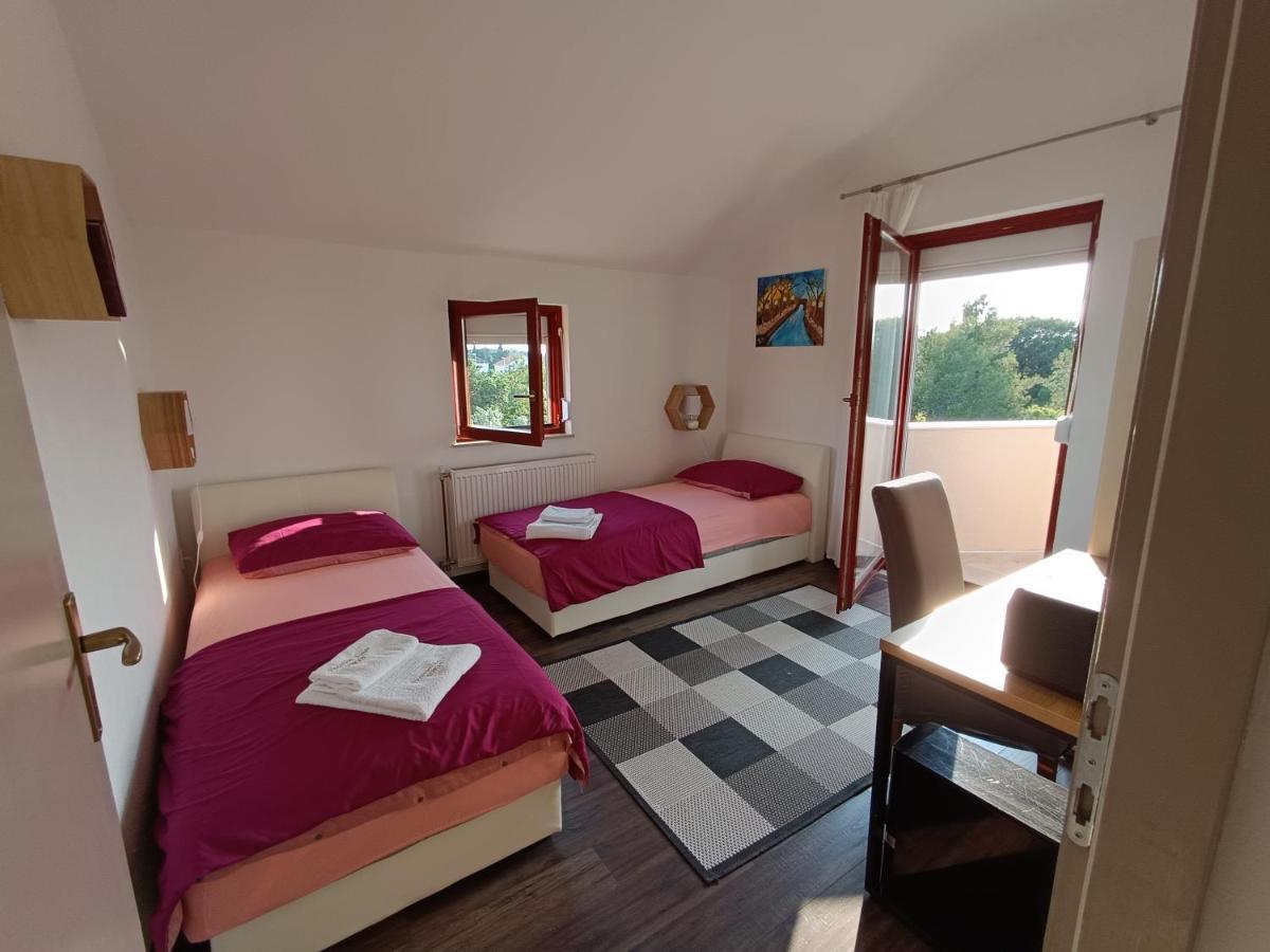 Toket - 6+2 Person Ferienhaus Drage